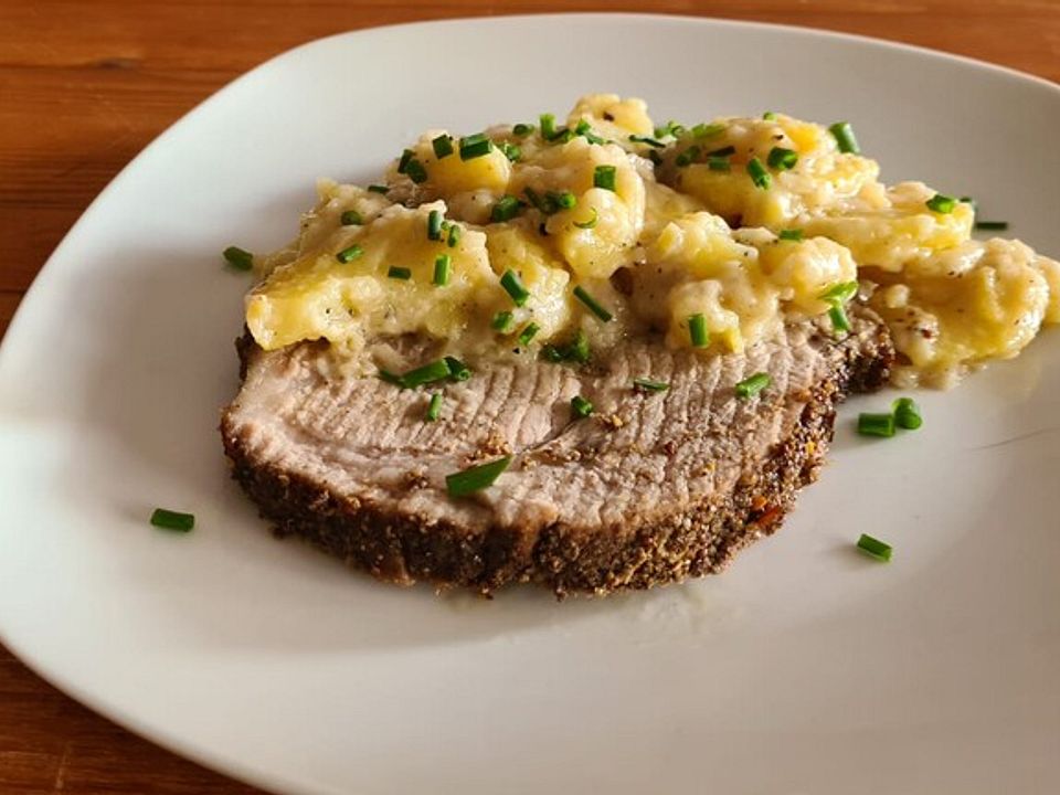 Schweinenacken in Senf-Rub mit warmem Kartoffelsalat in Mehlschwitze ...