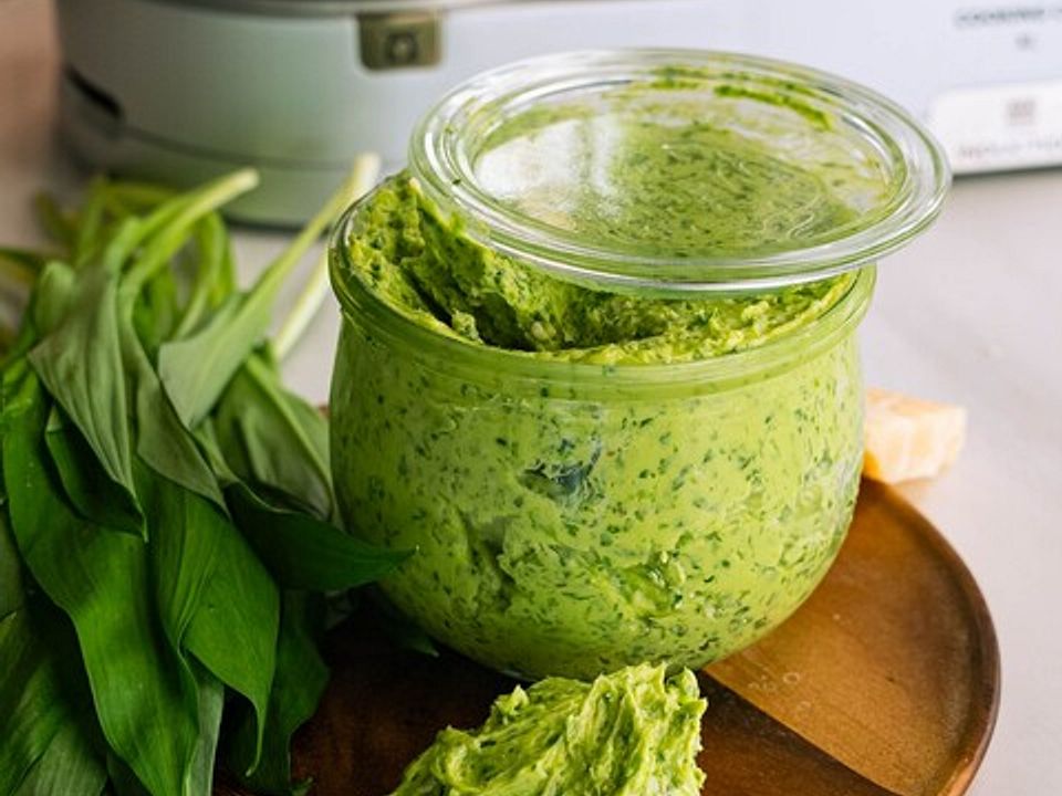 Butter selber machen und Bärlauchbutter von chefkoch_philipp-zitterbart ...
