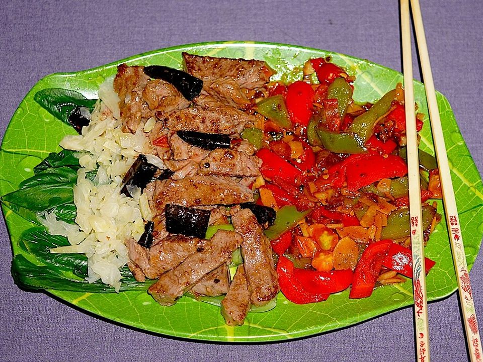 Scharfes Hühnerfleisch mit Paprika-Cap Cay im Pak Choi-Bett von dieter ...