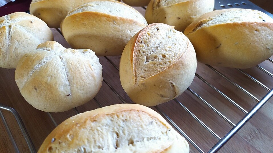 Wasserweck - Brötchen mit Kümmel und wenig Hefe. von TomatenMichel Wasserweck - Brötchen mit Kümmel und wenig Hefe. von TomatenMichel