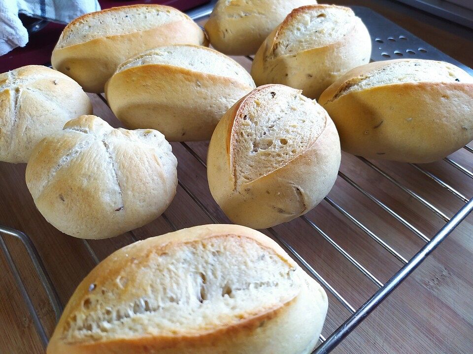 Wasserweck - Brötchen mit Kümmel und wenig Hefe. von TomatenMichel ...