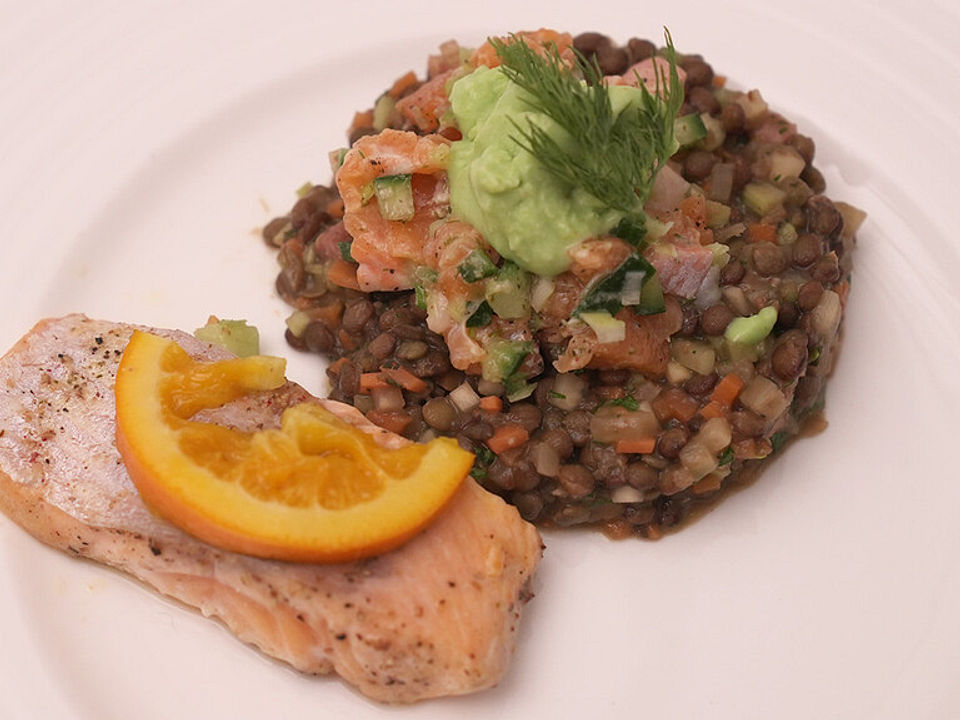 Zweierlei vom Saibling mit lauwarmem Linsensalat, kandierter Orange und Wasabi-Eis
