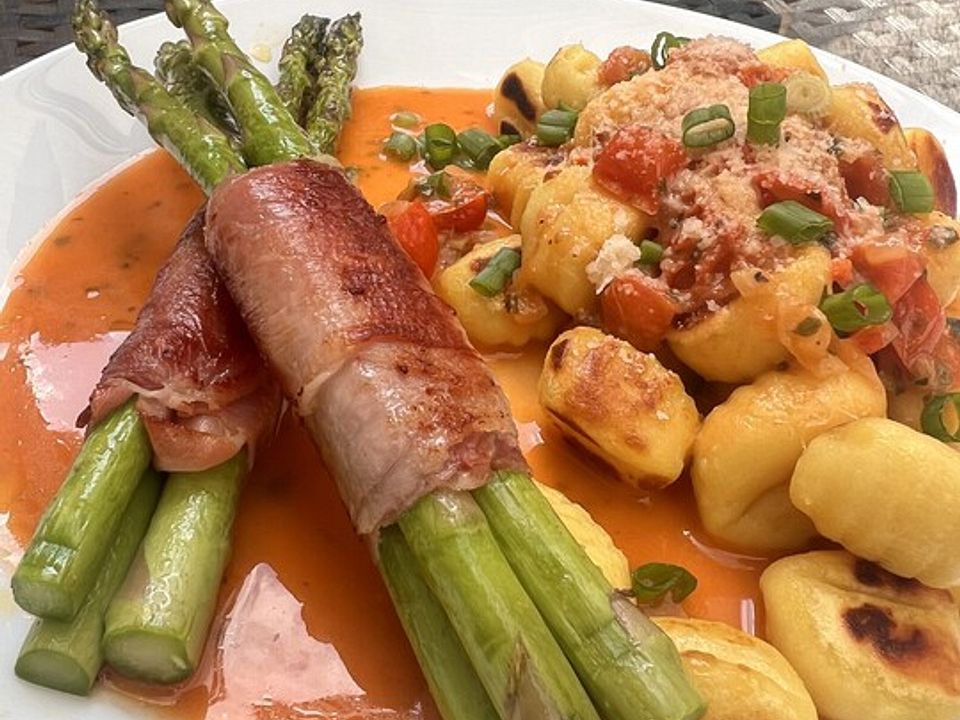 Grüner Spargel im Speckmantel mit Gnocchi von Der_kochende_Hendrik ...