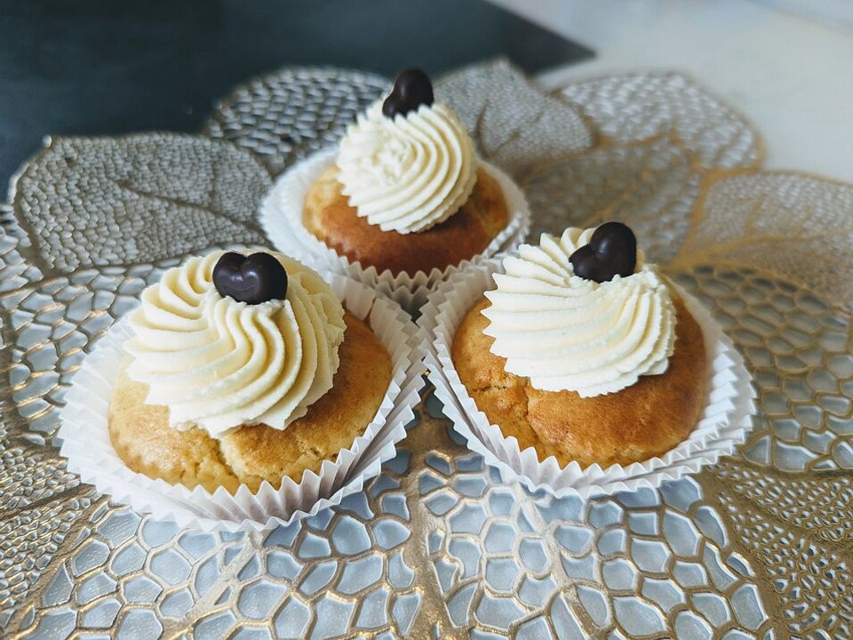 Vanille-Cupcakes mit Frischkäsefrosting von Djana811| Chefkoch