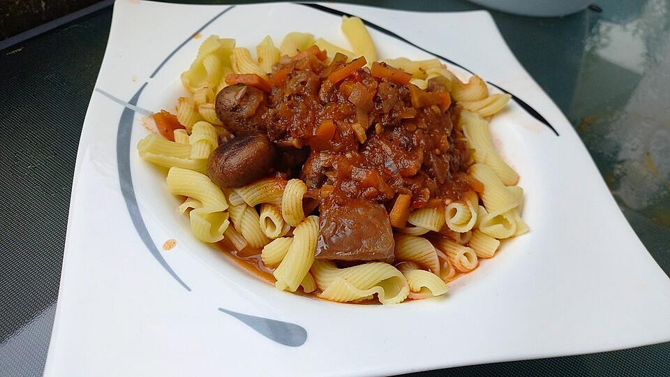 Pikantes Rindergulasch mit Pilzen von michaelkarlschreiner| Chefkoch