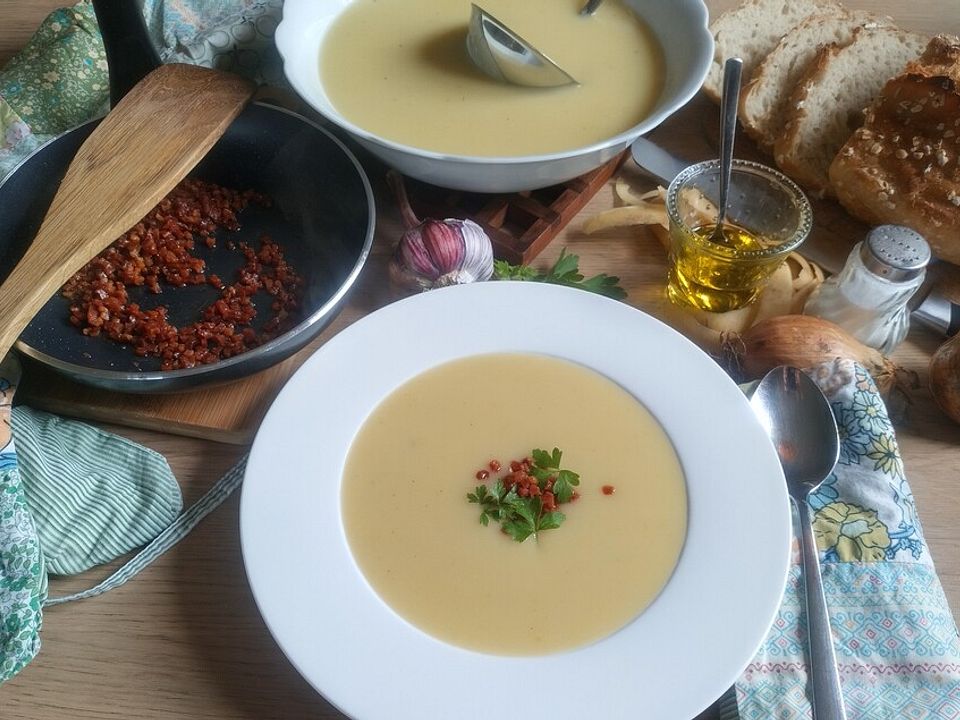 Einfache Kartoffelcremesuppe mit Speckwürfeln von Roland_Ulm| Chefkoch