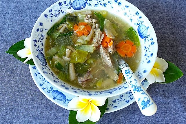 Entensuppe mit Pilzen und Gemüse von dieter_sedlaczek| Chefkoch