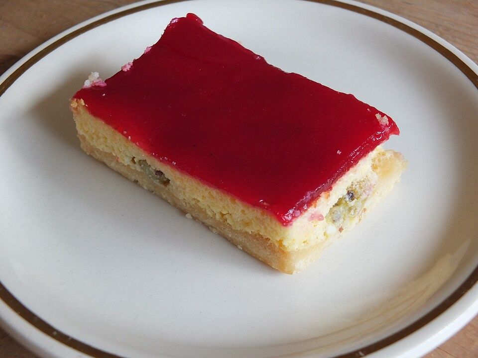 Stachelbeer-Blechkuchen mit Johannisbeerguss von rudiwedekind| Chefkoch