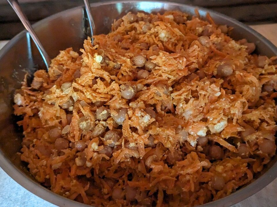 Möhrensalat mit Kichererbsen und Feta von Zesty| Chefkoch