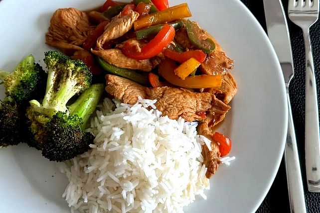 Teriyaki-Hähnchen mit Brokkoli, Paprika und Reis von Kreidefrau| Chefkoch