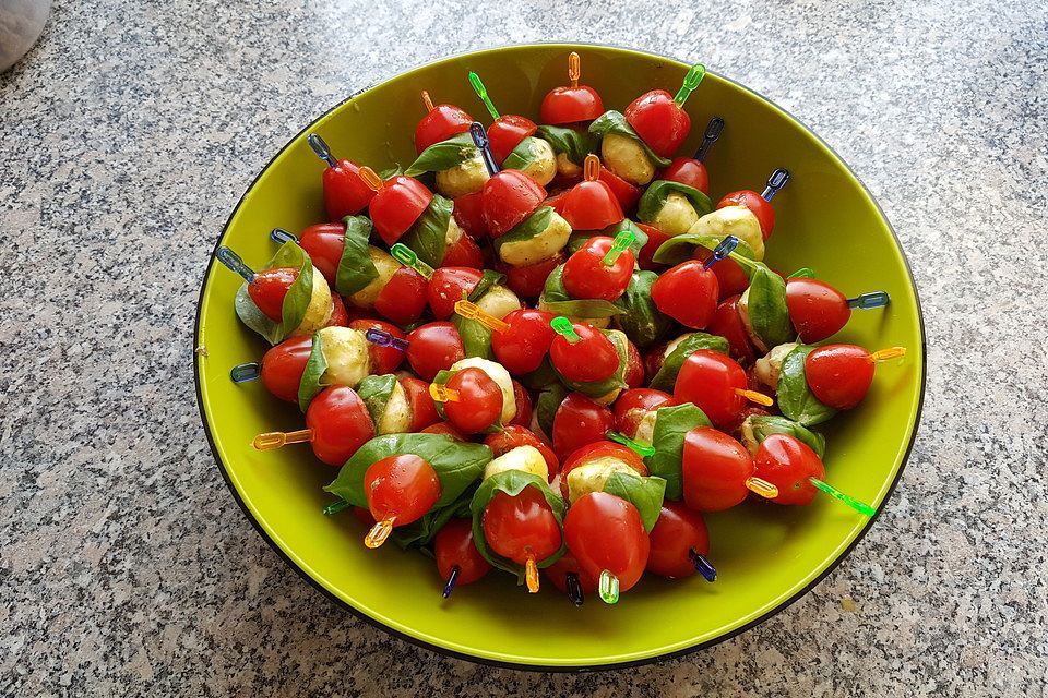 Tomaten-Mozzarella-Spieße