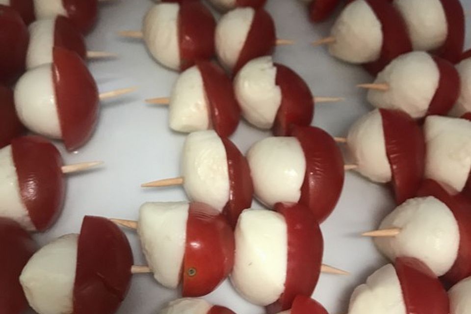 Tomaten-Mozzarella-Spieße