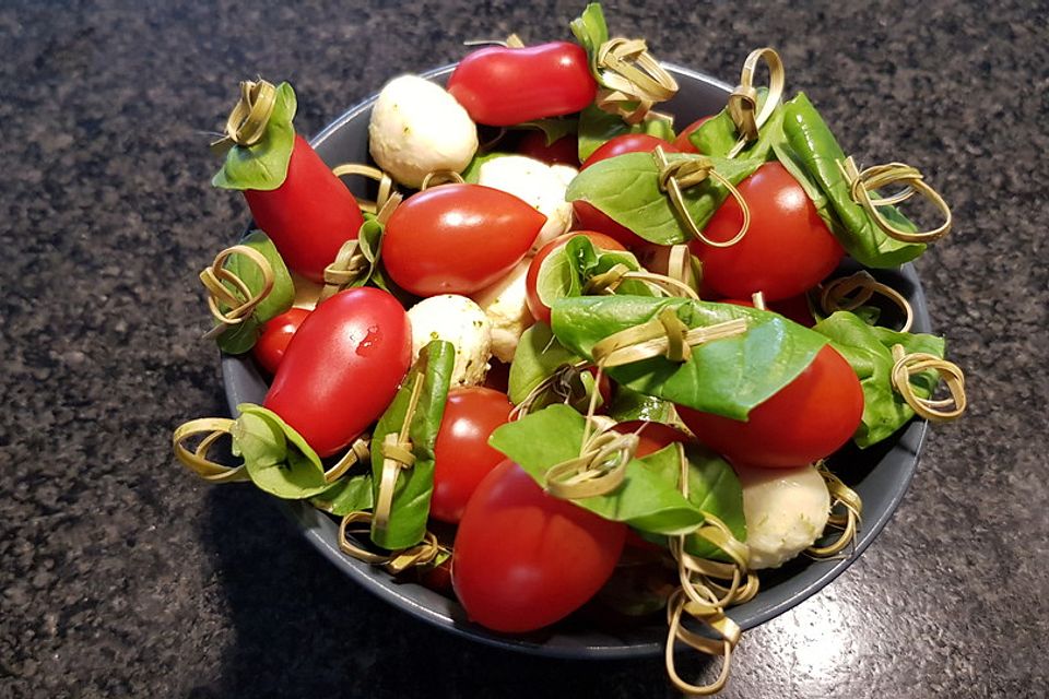 Tomaten-Mozzarella-Spieße