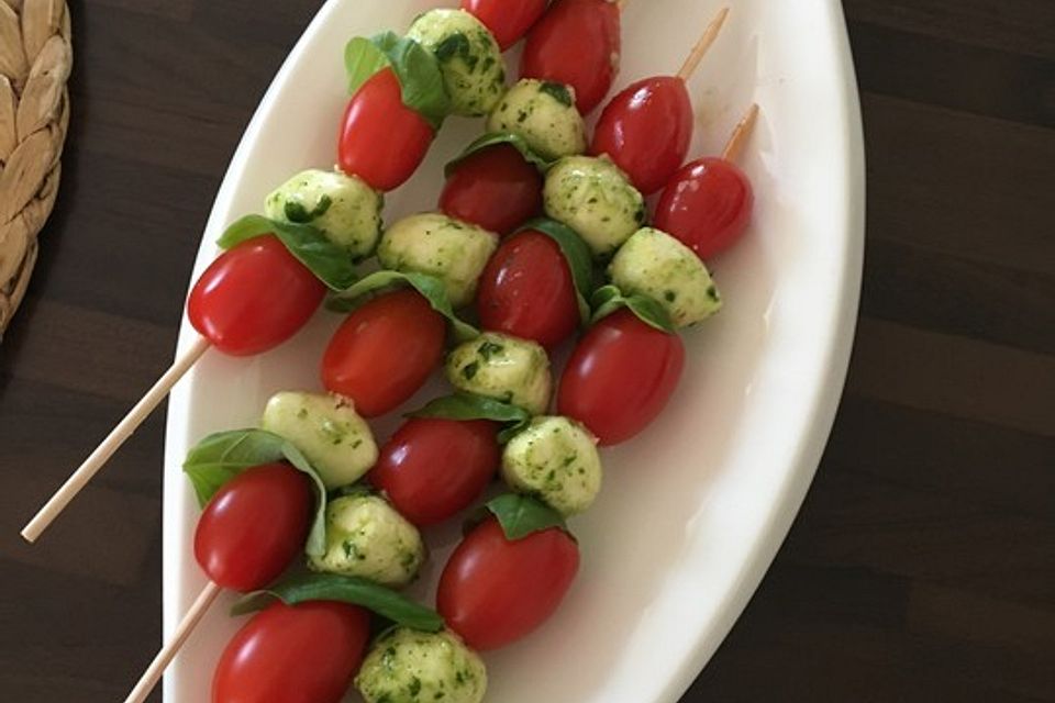 Tomaten-Mozzarella-Spieße