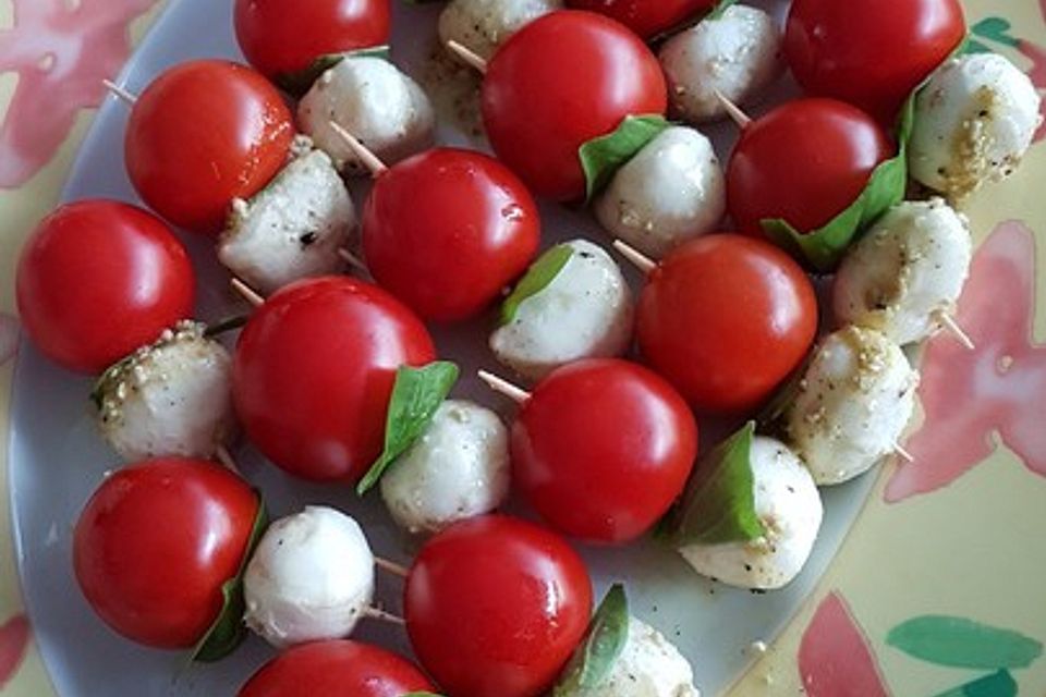 Tomaten-Mozzarella-Spieße