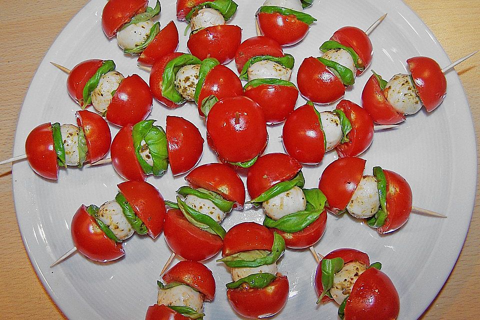 Tomaten-Mozzarella-Spieße