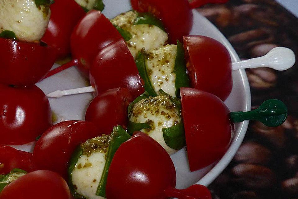 Tomaten-Mozzarella-Spieße