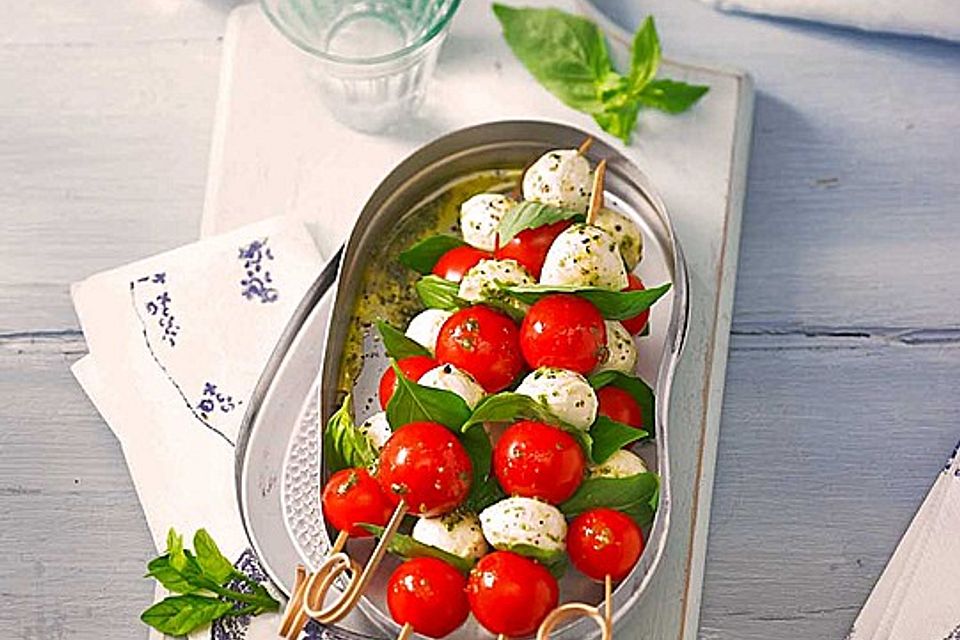 Tomaten-Mozzarella-Spieße