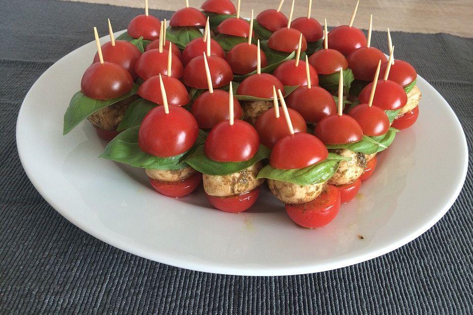 Tomaten-Mozzarella-Spieße