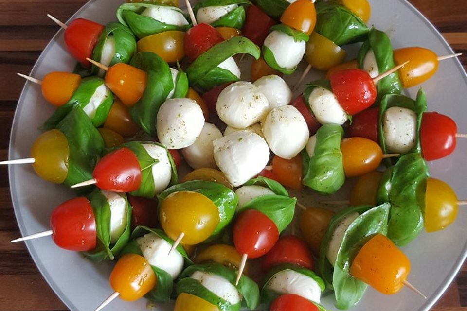 Tomaten-Mozzarella-Spieße