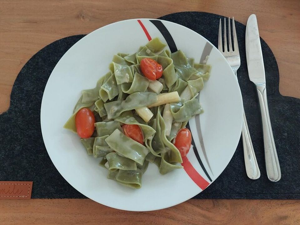 Spargel mit Tomaten und grünen Nudeln von Hobbykoch09081969| Chefkoch