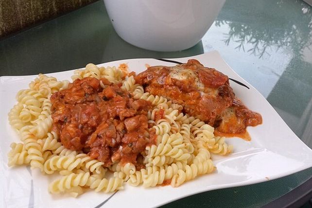 Gerollte Ofenschnitzel in Pancetta-Tomaten-Sahnesauce von ...