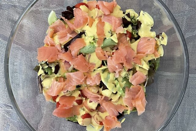 Pflücksalat mit Räucherlachs von OnkelKlausi| Chefkoch