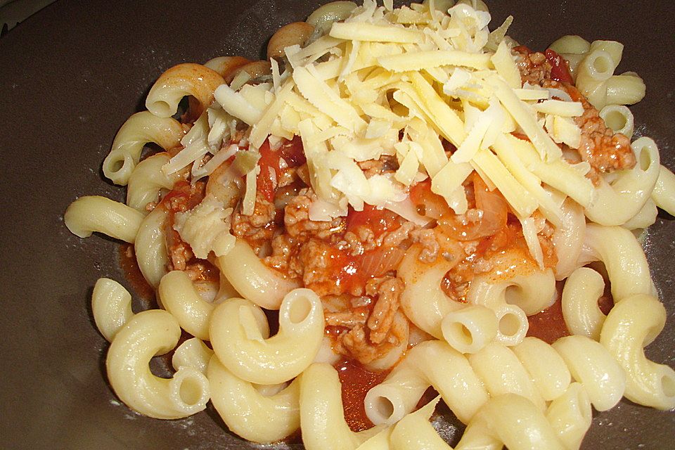 Nudeln mit Bolognese