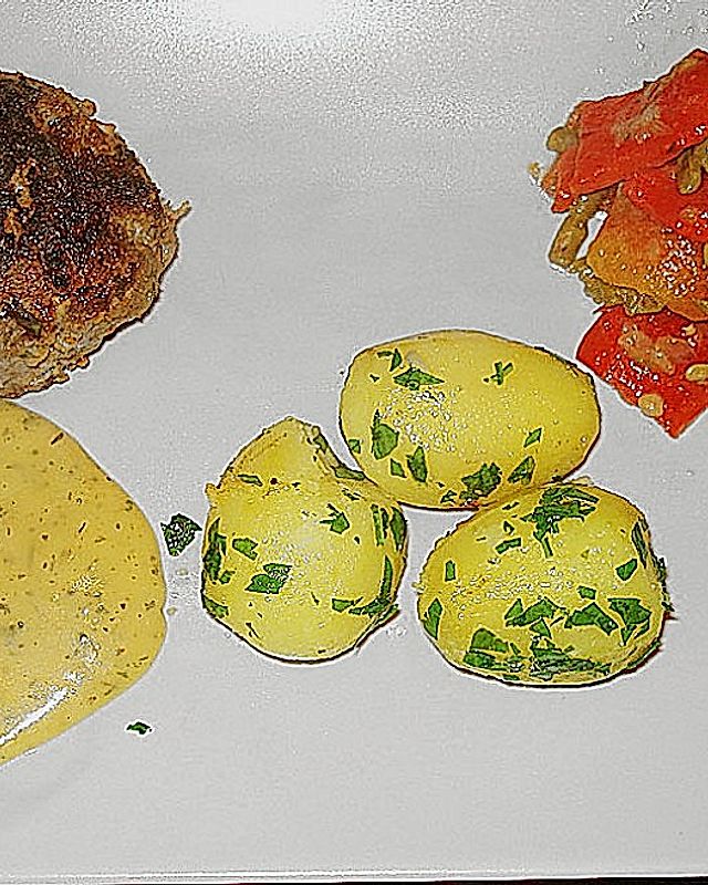 Szegediner Laibchen mit Kartoffel - Paprika - Gröstl