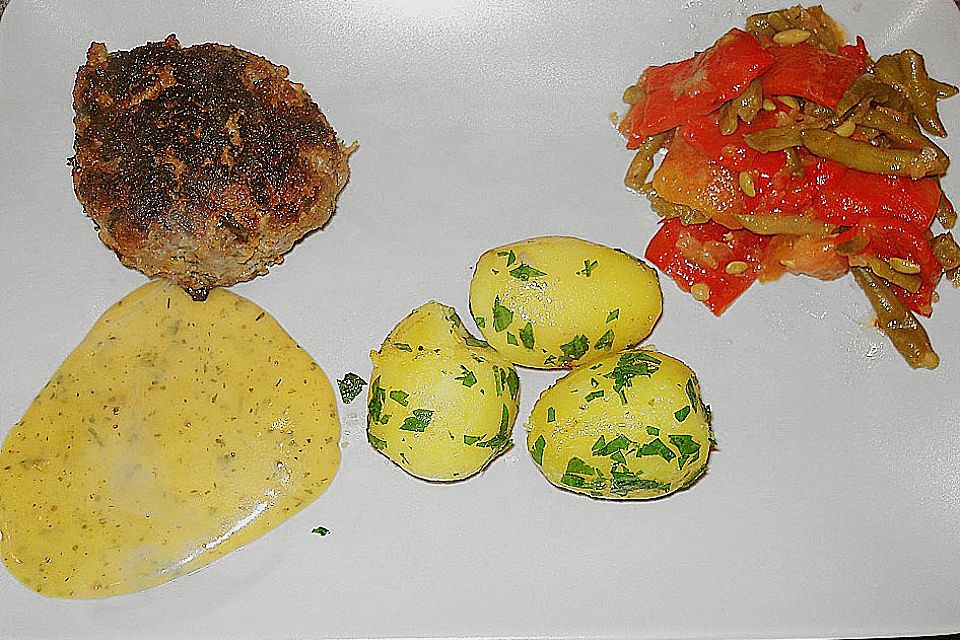 Szegediner Laibchen mit Kartoffel - Paprika - Gröstl