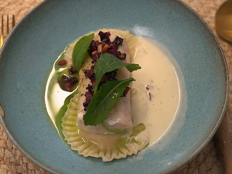 Seehecht | Ricotta-Zitronen Ravioli | buntes Karottengemüse | Beurre ...