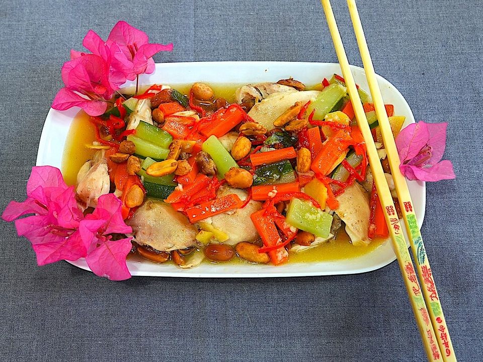 Gedämpftes Huhn mit Erdnüssen - Hua Sheng Zheng Ji von dieter_sedlaczek ...