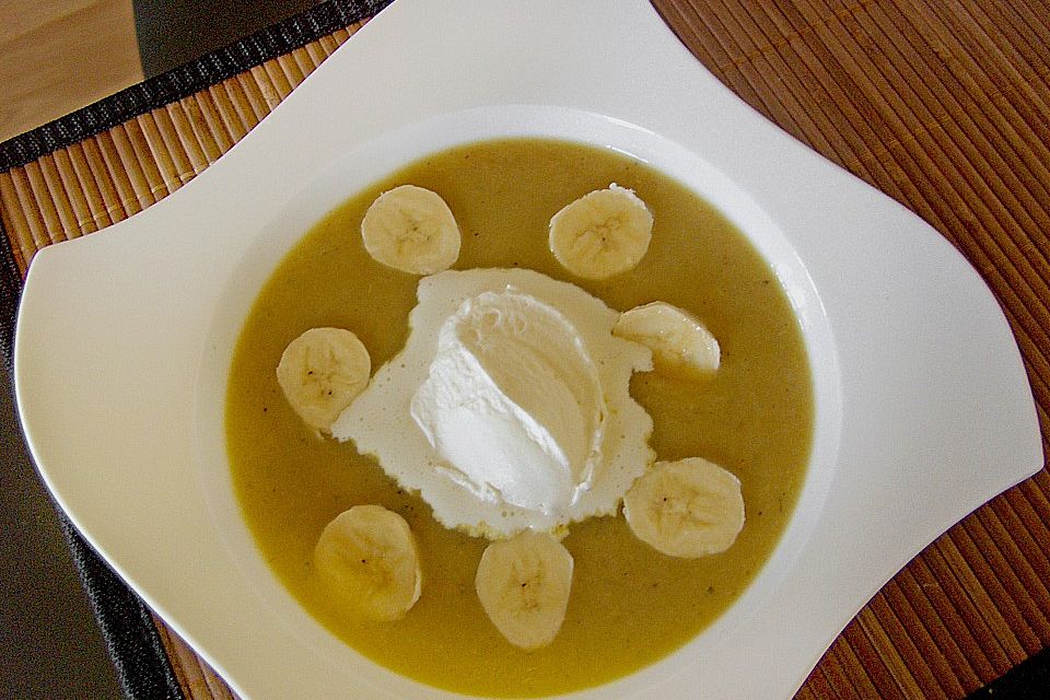 Bananensuppe mit Sahne Bananensuppe mit Sahne