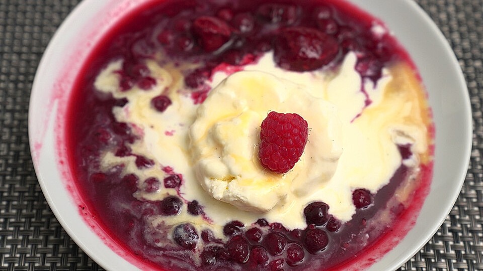 Rote Grütze mit Vanilleeis von DasperfekteDinner| Chefkoch Rote Grütze mit Vanilleeis von DasperfekteDinner| Chefkoch