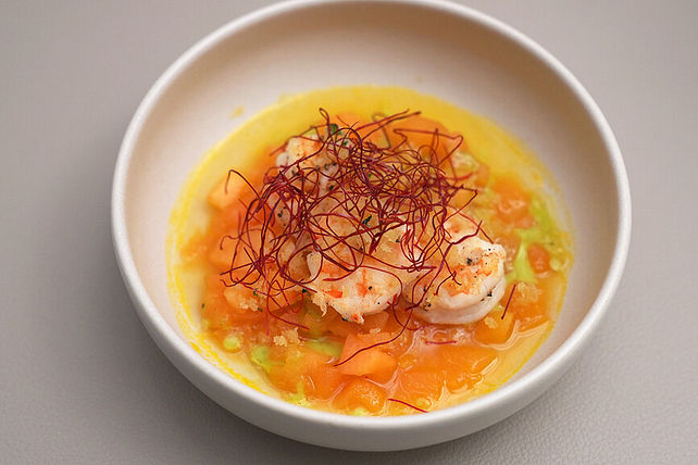 Melone mit White Tiger Garnele, dazu Basilikum-Zitronen-Vinaigrette und ...