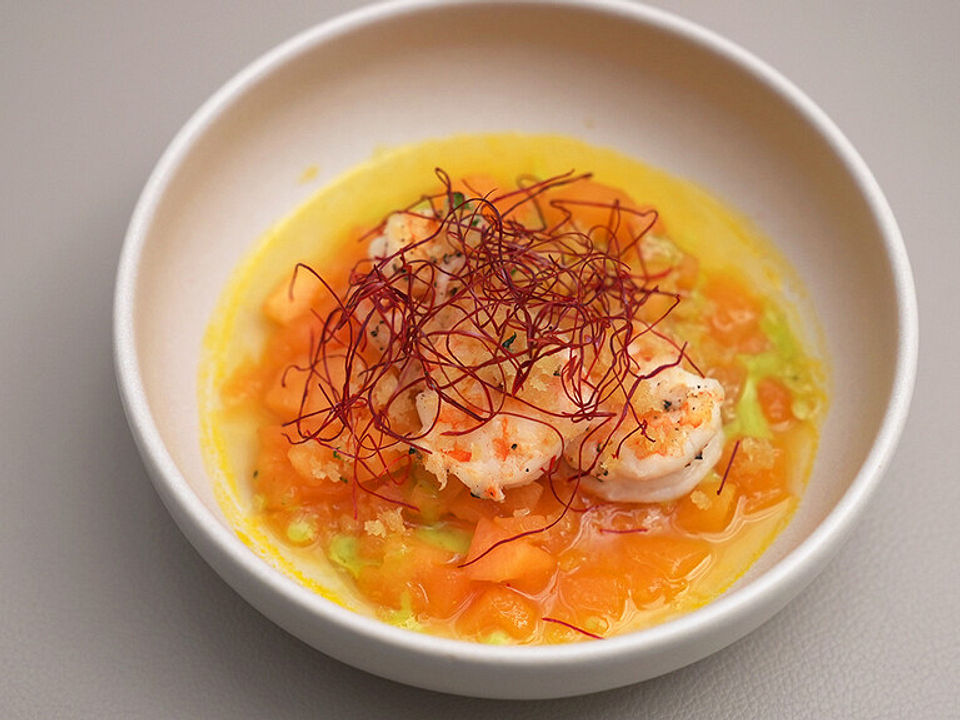 Melone mit White Tiger Garnele, dazu Basilikum-Zitronen-Vinaigrette und ...