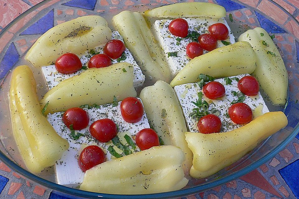 Schafskäse mit türkischem Spitzpaprika aus dem Backofen