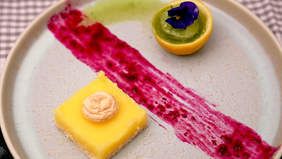 Frankreich: Liaison zwischen Zitronentraum und Basilikum-Sorbet von ... Frankreich: Liaison zwischen Zitronentraum und Basilikum-Sorbet von ...