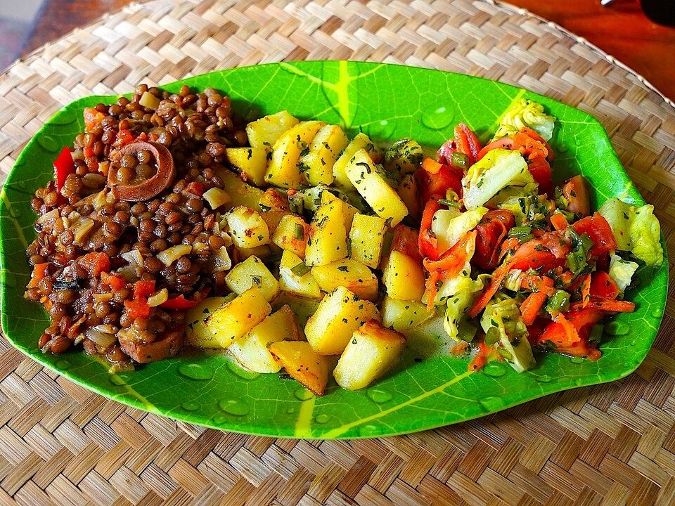 Würzige Linsen mit Bratkartoffeln und Salat von dieter_sedlaczek| Chefkoch