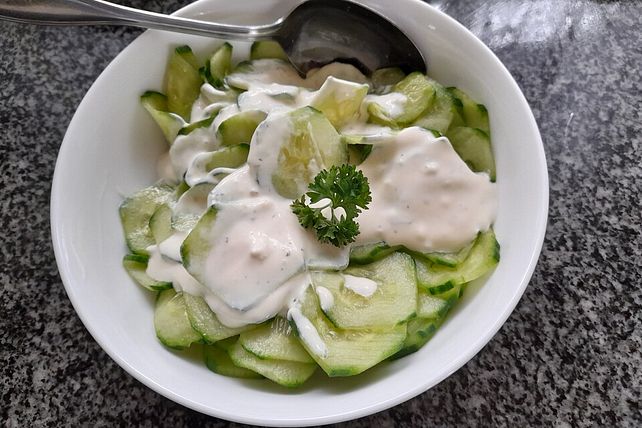 Gurkensalat mit Schmand-Zitronen-Dressing von Rübensirup| Chefkoch
