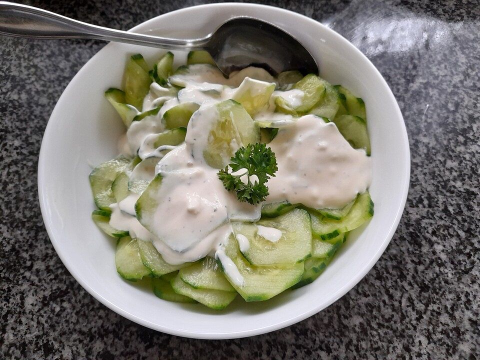 Gurkensalat mit Schmand-Zitronen-Dressing von Rübensirup| Chefkoch