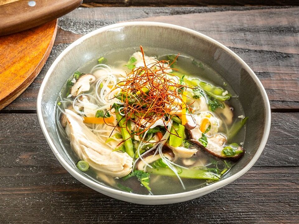 Asiatische Hühnersuppe mit Glasnudeln von chefkoch_philipp-zitterbart| Chefkoch-image