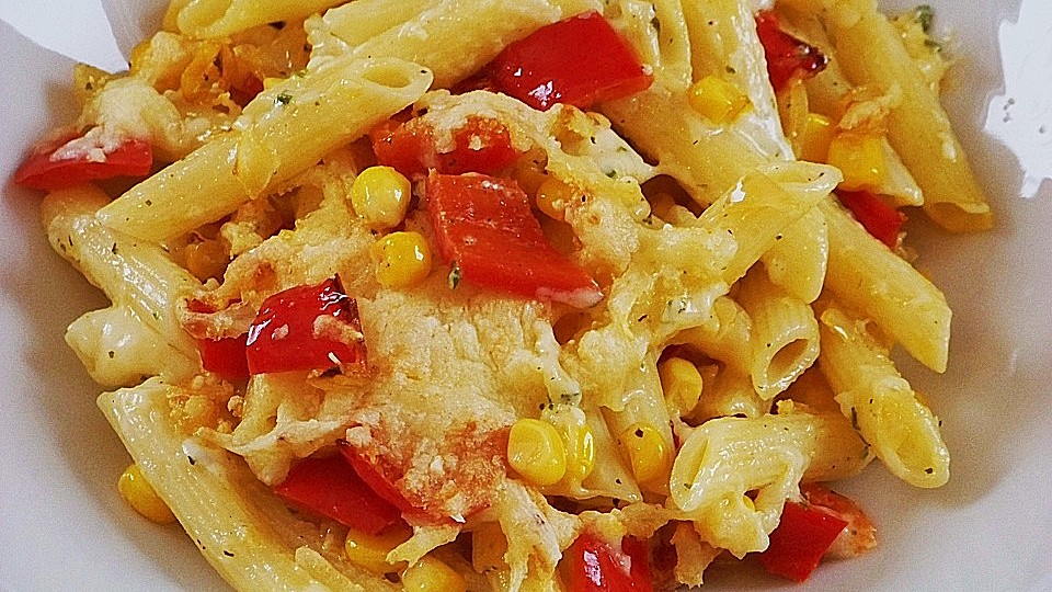 Bester bunter Nudelauflauf mit Mais und Paprika von schmatzi-batzi