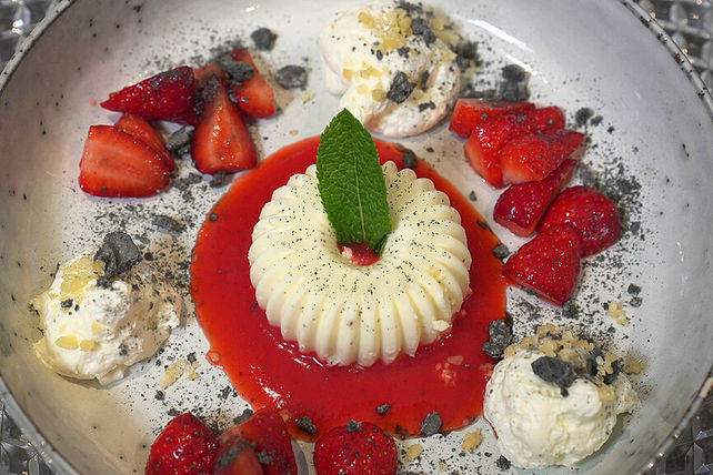 Leckeres von Feld und Weide – Holunder-Panna cotta mit marinierten ...