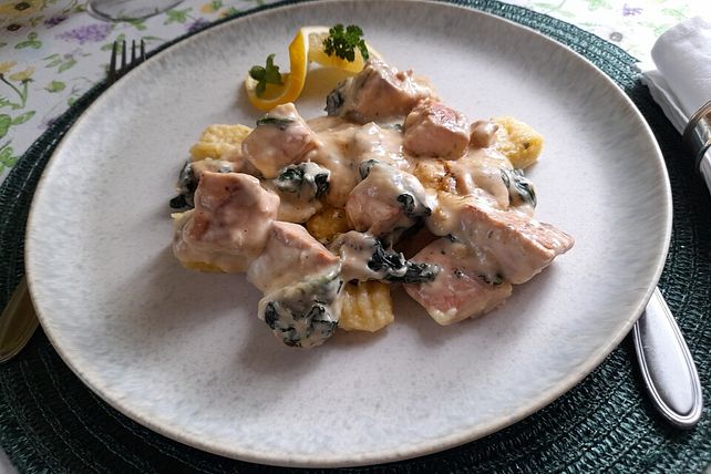 Sauce mit Blattspinat und Wildlachs von Mooreule| Chefkoch