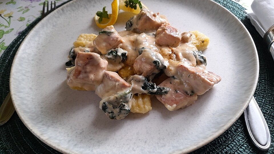 Sauce mit Blattspinat und Wildlachs von Mooreule| Chefkoch