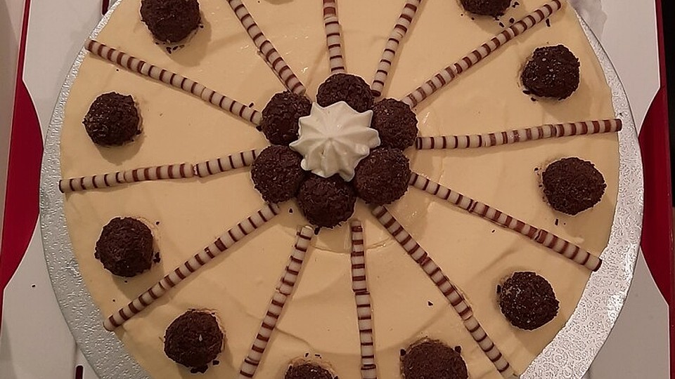 Vanille-Eierlikör-Schokomousse-Torte von Semerketh1| Chefkoch