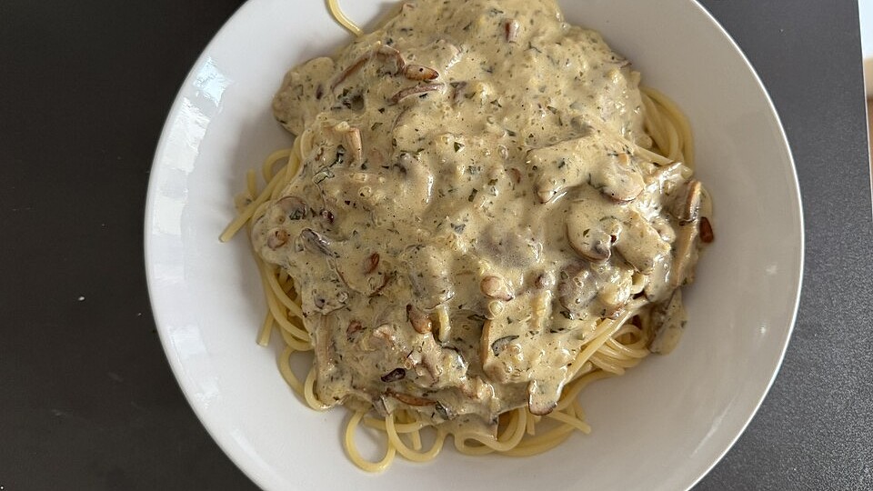 Spaghetti mit Zitronen-Mascarpone-Champignon-Sauce von 0ldB0y| Chefkoch