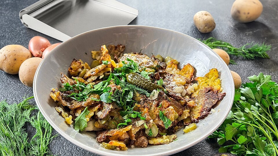 Crunchy Smashed Potato Salad von chefkochtrifftfackelmann