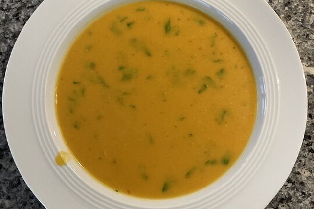 Butternutkürbissuppe mit Kokosmilch und Curry von baumann.andrea| Chefkoch